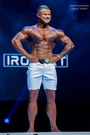 MEN'S PHYSIQUE 174